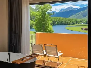 覓雲MIYUN·見山野奢設計師度假酒店（康定新都橋店）