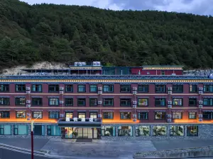 Jiayue Hotel (Biri Shenshan Ecological Scenic Area Branch)