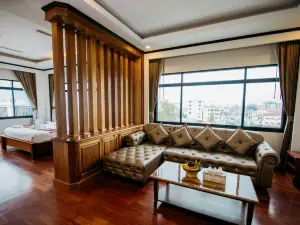 Sisombat Plaza Hotel