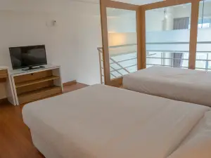 The Ceo Executive Suites
