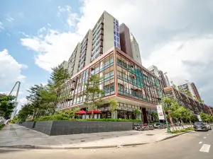 Luxury URBAN Metropole Riverside Apartment