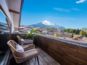 Banshan Lishe Designer Inn with View and Garden (Lijiang Shizishan)