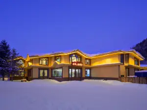 Tranquil Snow Mountain Platinum Hotel