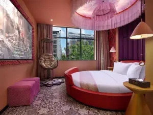 Eiffel Hotel (Xinhua Shimao Plaza)