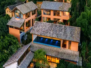 Dali Gengyun Mountain View Hot Spring Hotel