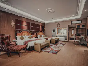 Ramada Suites by Wyndham Solo
