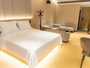 Super 8 Hotel (Anyue County Central Times Square)