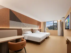 Baihe Yunqige International Hotel