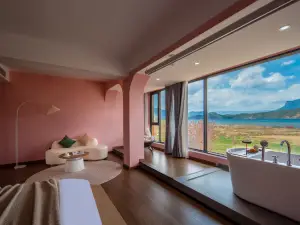 Windy Lake View Resort Hotel