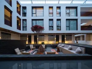 Shangri-La Yunjian Songyue B&B