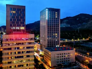 Homeinn Selected Hotel (Xining High-Speed Railway Station)