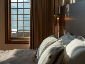 BAOHE Hotel· A Lakeside Private Hot Spring Retreat