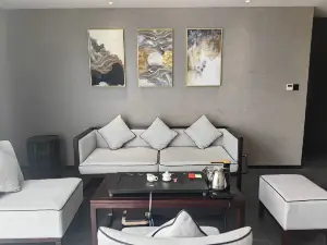 Huichang Moon Bay International Hotel (Huichang County Administrative Center Store)