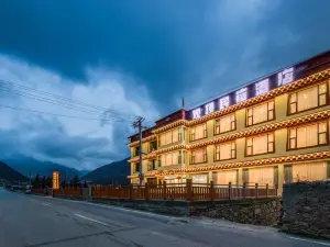 Kangding Guanding Impression·Snow Mountain Xueding Manju Beautiful Homestay