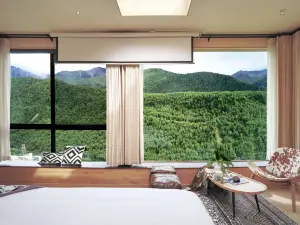 Four Girls Mountain Lanxi Wild Luxury Hotel (Changpinggou Scenic Area Branch)
