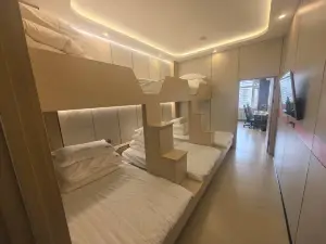 Ban Shi Mr. Hotel