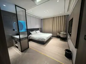 Yayi Light Luxury Hotel