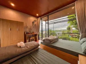 Kiss House Coffee and Glamping