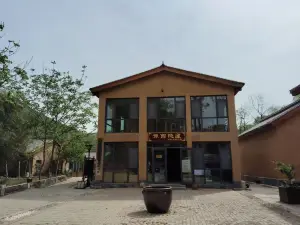 Yuxi Yinlu Taolichunfeng