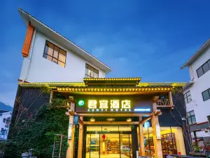 Junyi Courtyard Hotel (Zhangjiajie National Forest Park)