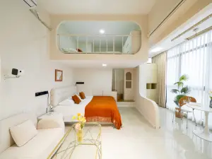 Pinke Service Apartment