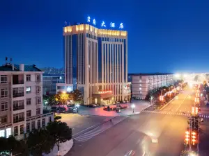 Luoshan Junfu Hotel