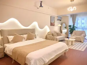 Xiangyue Qingling Private Movie Apartment