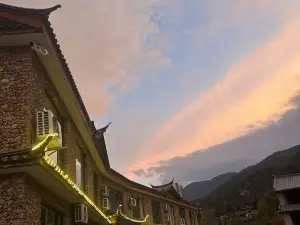 Tingfengboyuan Courtyard Green Forest Wild Luxury Holiday Homestay (Yulong Snow Mountain Branch)