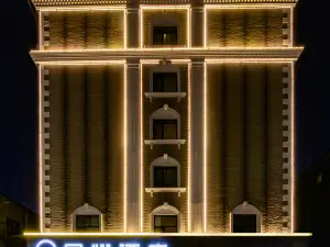 Xingyue Hotel (Central Square)