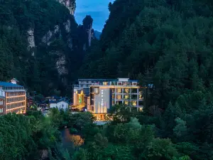 Zhangjiajie Four Seasons Lai · Riverside Resort Hotel (Baofeng Lake Scenic Area)