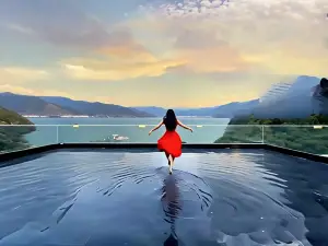 Elephant Study • Cliff Sea View Truffle Hot Spring Boutique Hotel (Fuxian Lake Scenic Area)