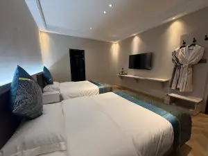 Lhozhag Qiling Hotel