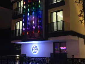 Retro Star Suites
