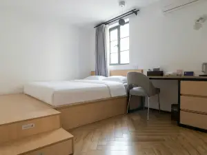 Yueshan Qihang Youth Job Apartment (Shanghai East Nanjing Road Subway Station)