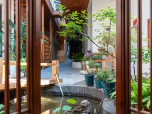 Gulou Li Homestay Luoyi Ancient City Lijingmen Cross Street Branch