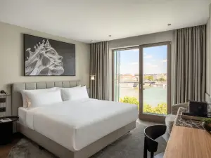 Leon Hotel & Lounge