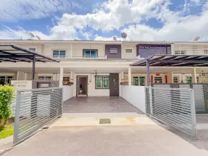 Golden Sweet Home @ CH Golden Hills (Night Market) - 2 Storey Terrace House