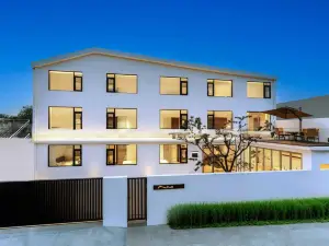 Jueshanju Hotel (Huashan North Station)