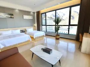 Rujia Huayi Selected Hotel (Qianxi Xihuan Road Branch)
