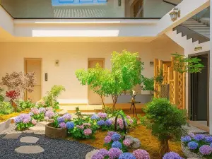 Guiyin Shiguang Zhixiang Audio and Video Inn (Chuxiong Yiren Ancient Town Scenic Area)