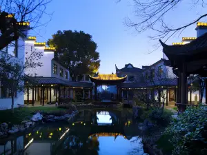 Fenghuangliuyuan Garden Hotel