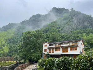 Floral Hotel  · Pan'an chujianshanshe B & B