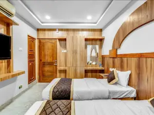 Wooden Park Hotel - Near DLF IT Park