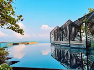 EDGE Central Sea View · Infinity Pool · 180 ° View Luxury Art Hotel (Pattaya Beach Branch)