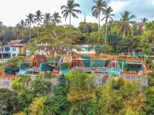 Noni's Resort