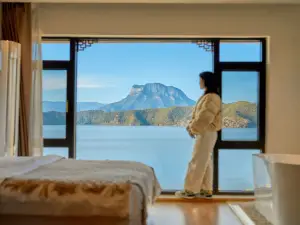 Lugu Lake Front Lake·Yueyao Lakeview Resort Hotel