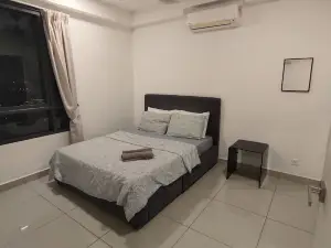 Cozy Solstice Apt | Netflix + WiFi | Pool & Self Check-In