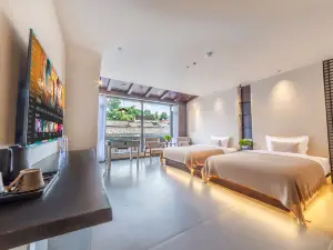 Light haze sparse rain house homestay