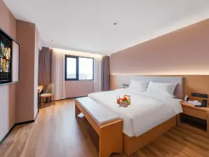 Qingyun Seasons Hotel (Weining Caohai Convention and Exhibition Center, Bijie)