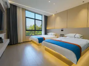 Maitreya Lake Riverside Homestay (Huquan Water Town Tourist Resort Branch)